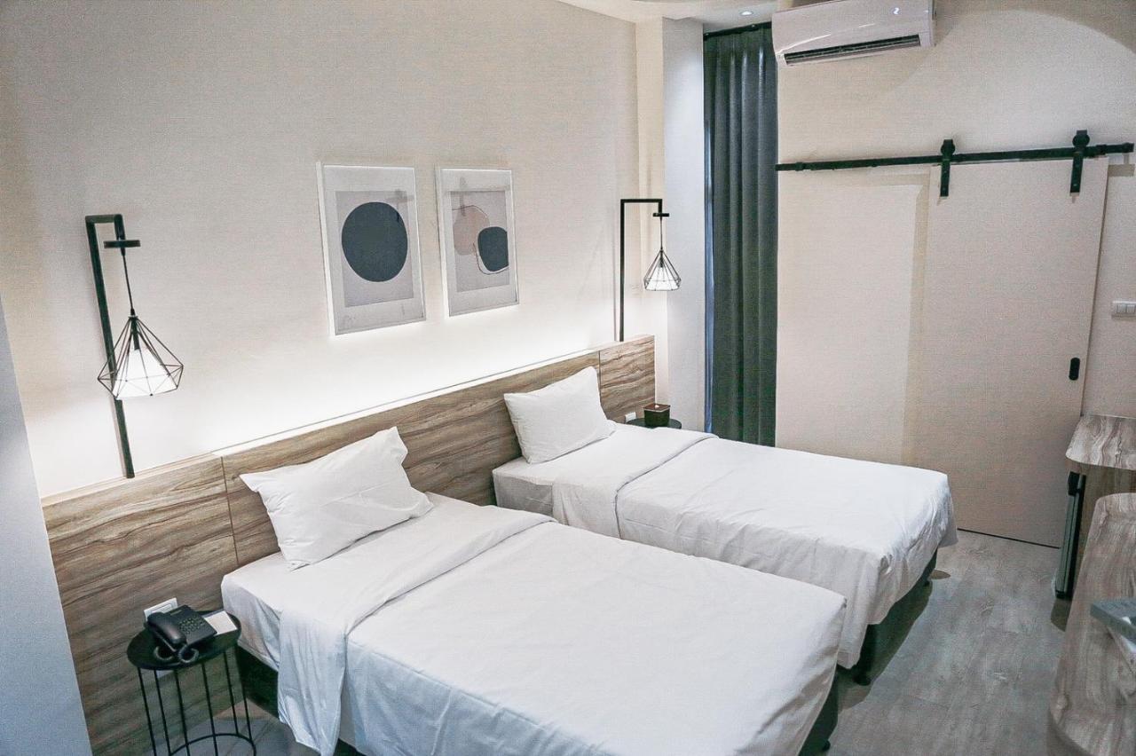 Homitel Bangkok Hotel Exterior photo